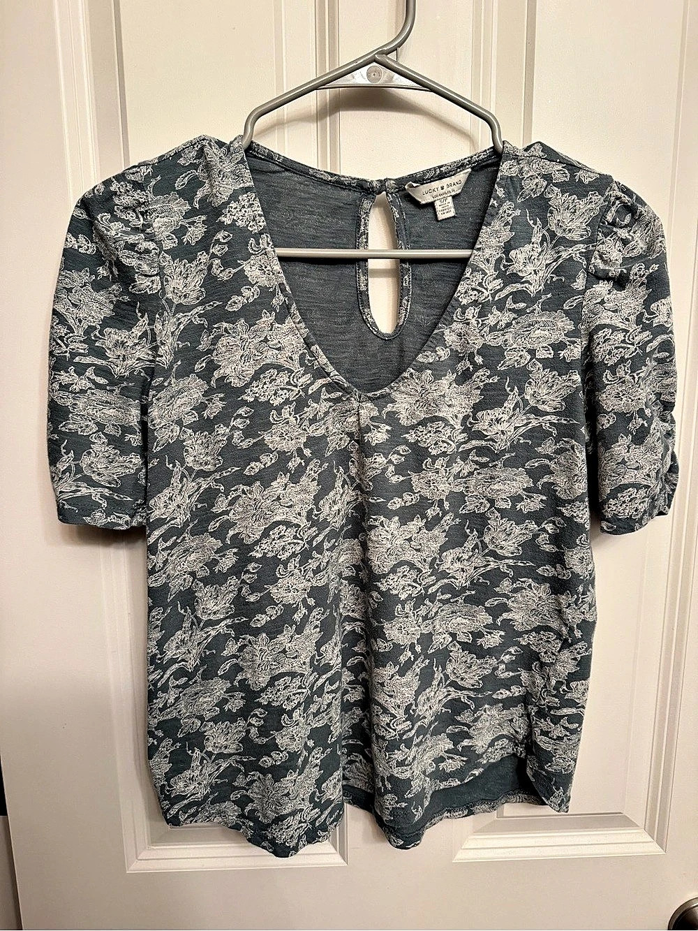 Lucky Brand Floral Short Sleeve Blouse in Blue & White Size Small